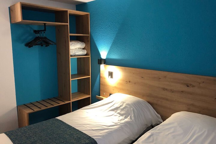 Room 9 of 30