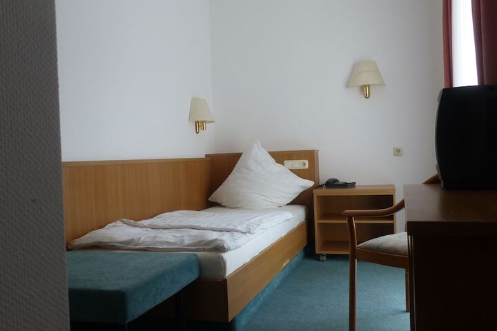 Room 4 of 22