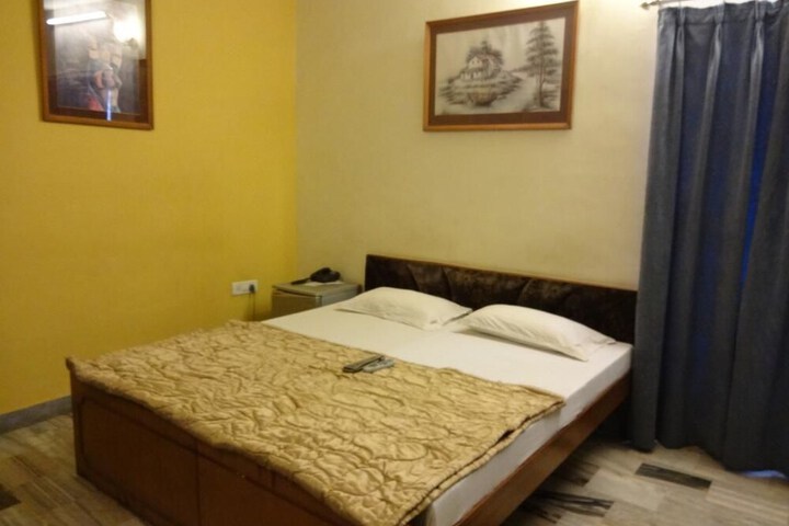 Room 4 of 13
