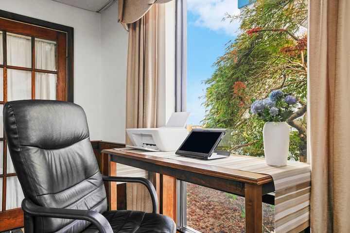 Business Center 28 of 30