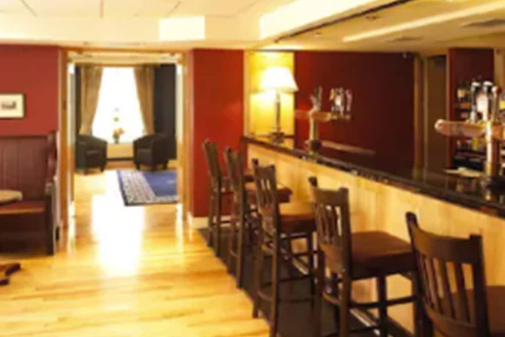 Lounge 18 of 22