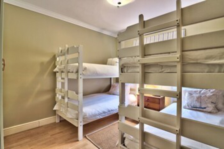 Room 19 of 132