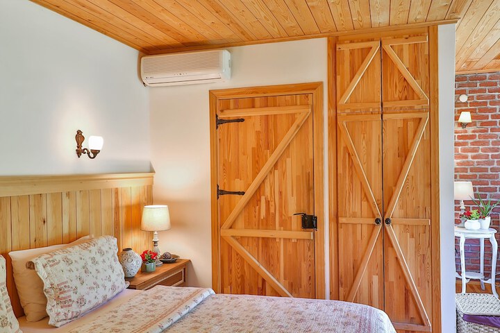 Room 13 of 74