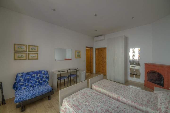 Room 21 of 48