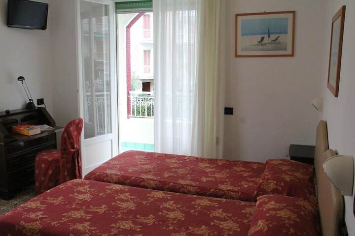 Room 13 of 37