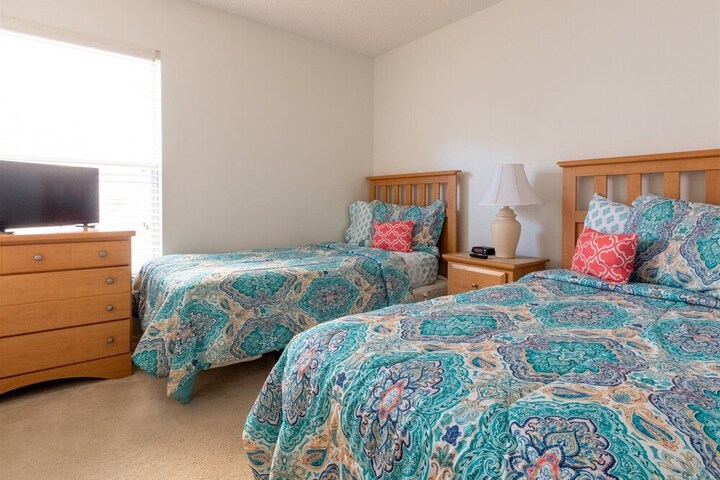 Room 8 of 33