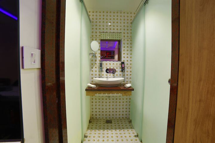 Room 16 of 26