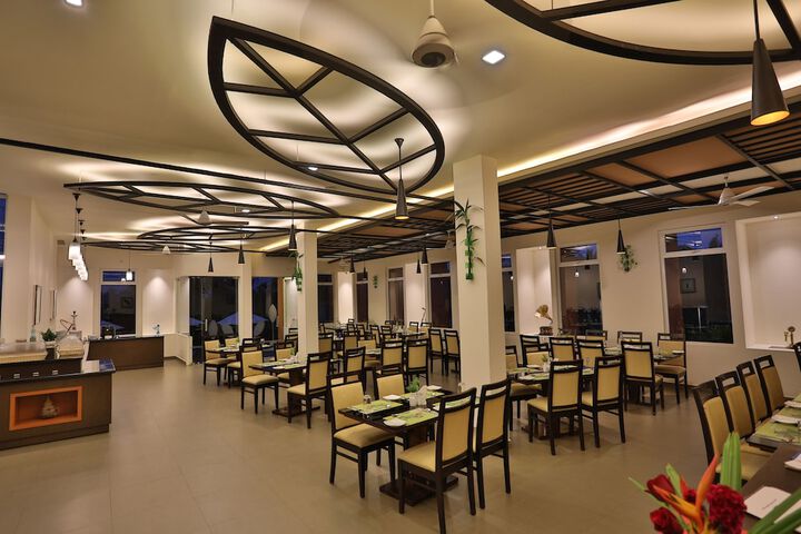 Dining 66 of 92