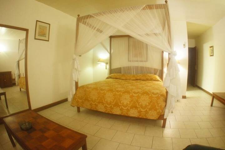 Room 4 of 12