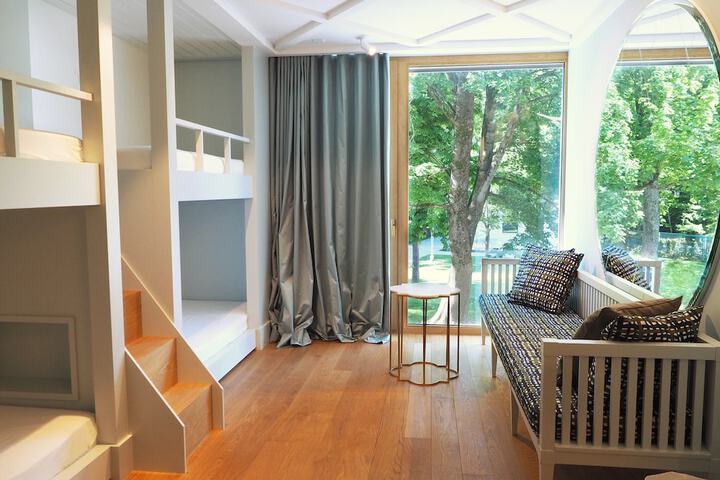 Room 47 of 77