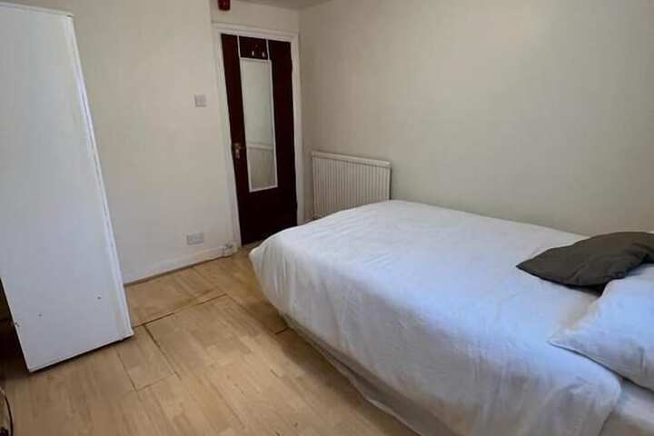 Room 10 of 64