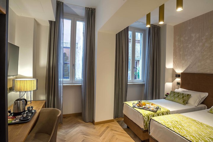 Room 6 of 44