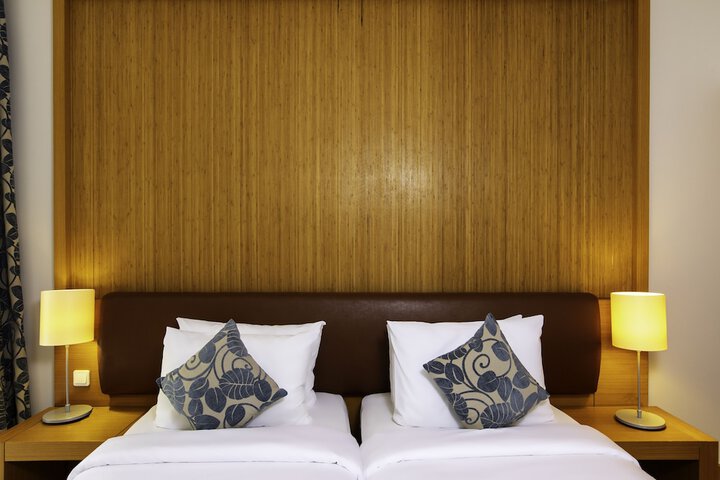 Room 32 of 180
