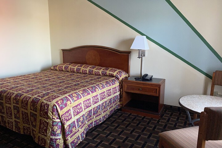 1 King Bed (1 of 6)