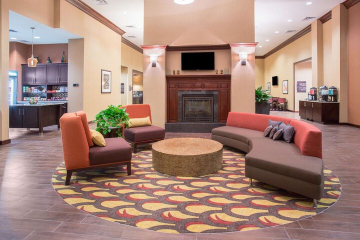 Lounge 18 of 23