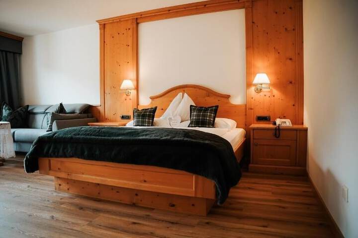 Room 4 of 27