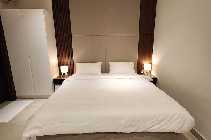 Room 8 of 16