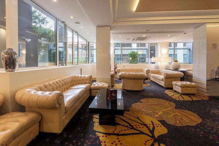 Lounge 58 of 72