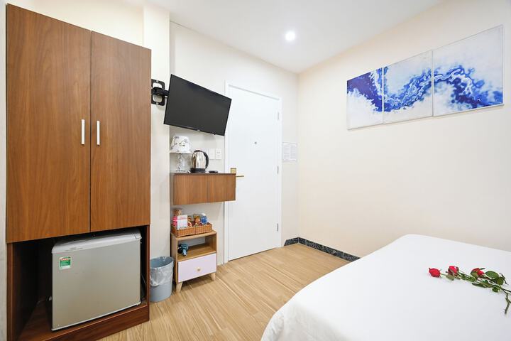 Room 8 of 16