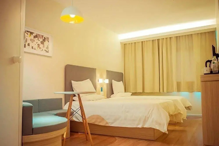 Room 4 of 17