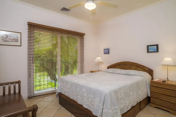Room 4 of 25