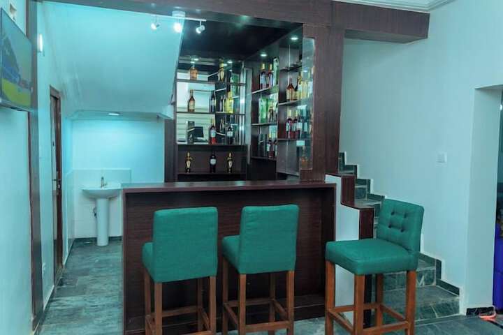 Lounge 36 of 40