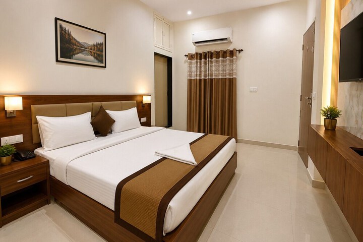 Room 12 of 28