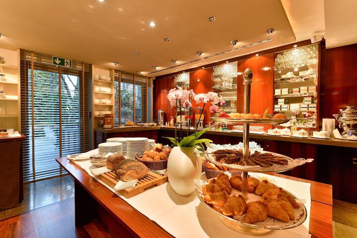 Breakfast/Coffee Service 88 of 105