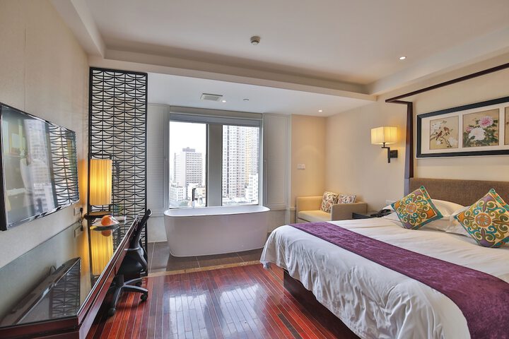Room 16 of 44