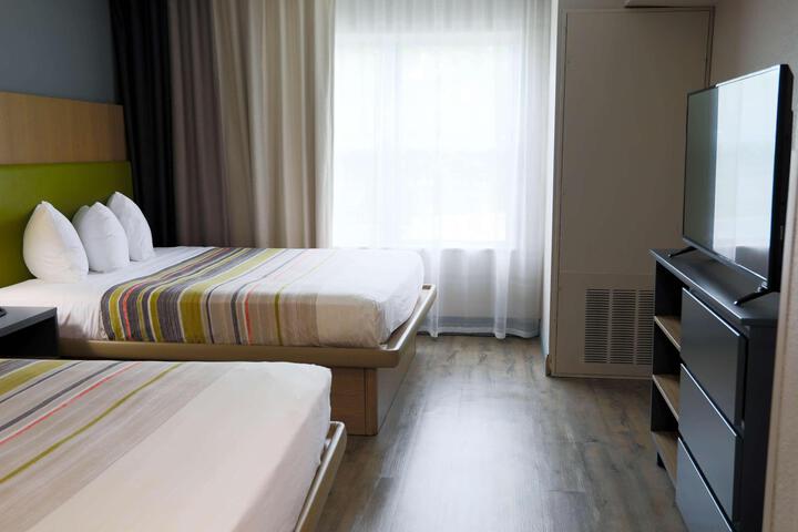 2 Queen Beds (6 of 26)