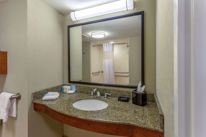 2 Queen Beds Mobility Hearing Accessible Tub (1 of 9)