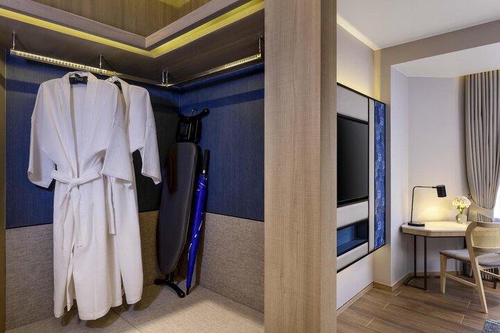 Room 9 of 51