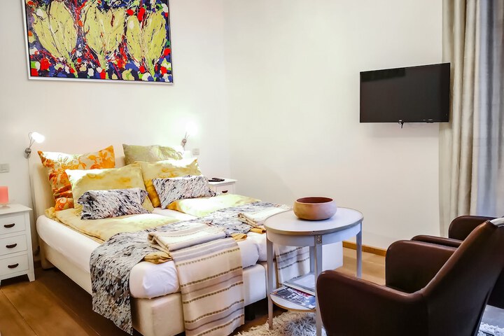 Room 5 of 61