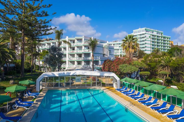 Hotel Pool
