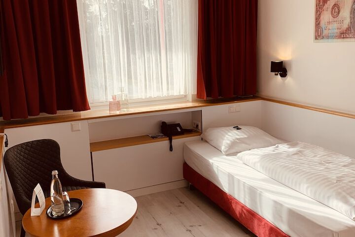 Room 14 of 42