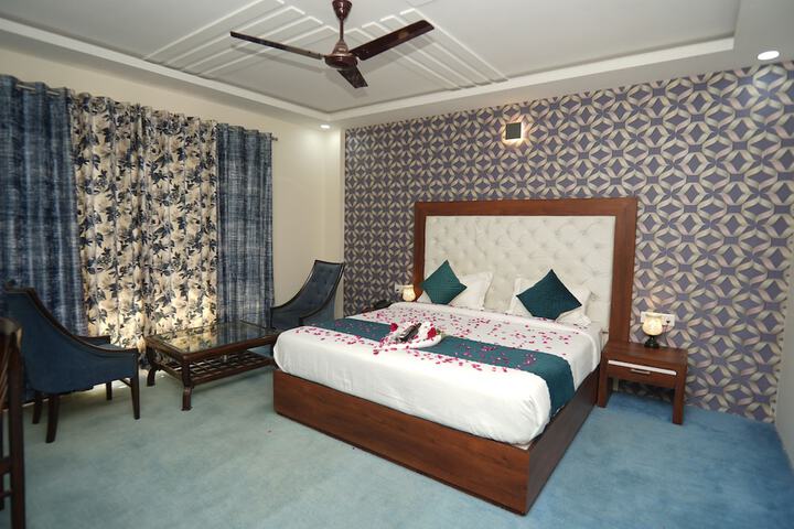 Room 13 of 23