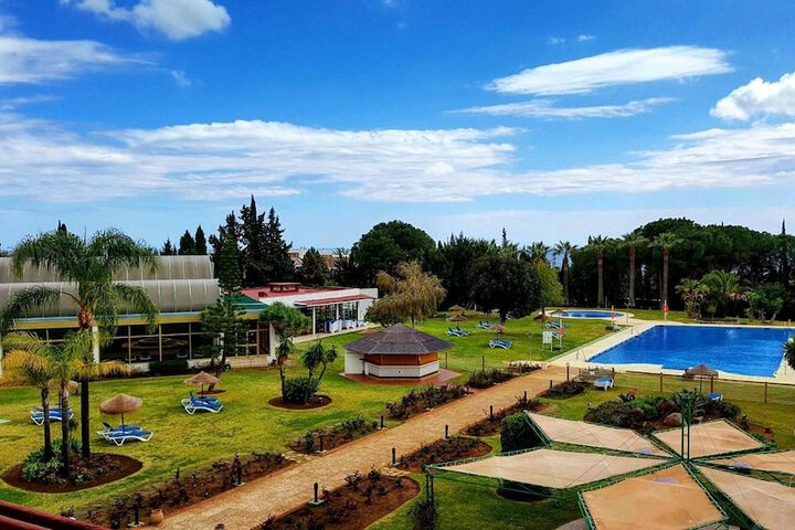 Hotel with Pool