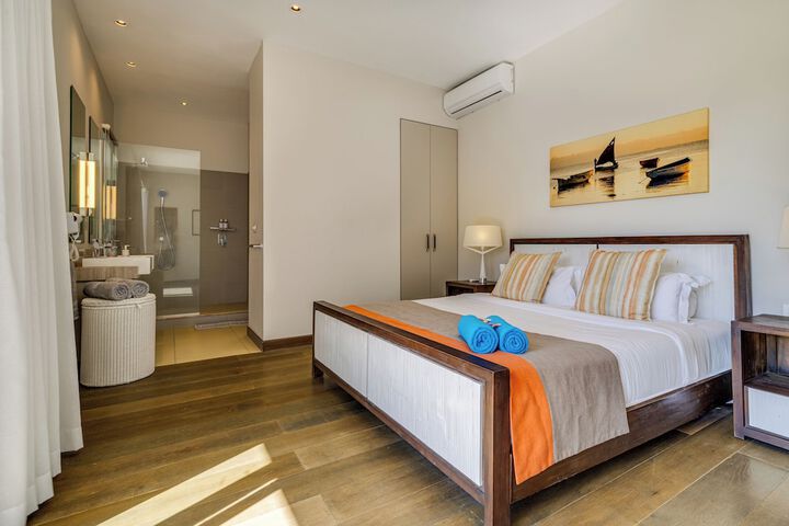 Room 3 of 44