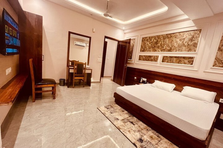 Room 10 of 24