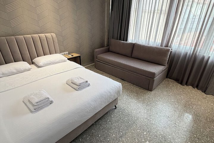 Room 30 of 86