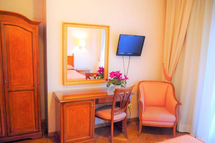 Room 53 of 201