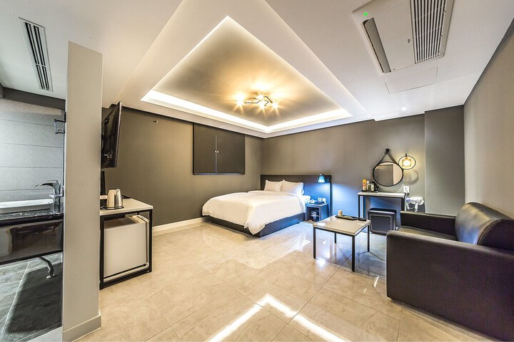 Room 18 of 21
