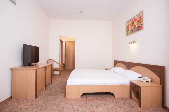 Room 5 of 10