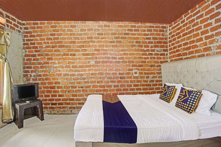 Room 17 of 28