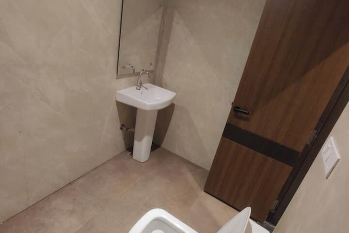 Room 9 of 12