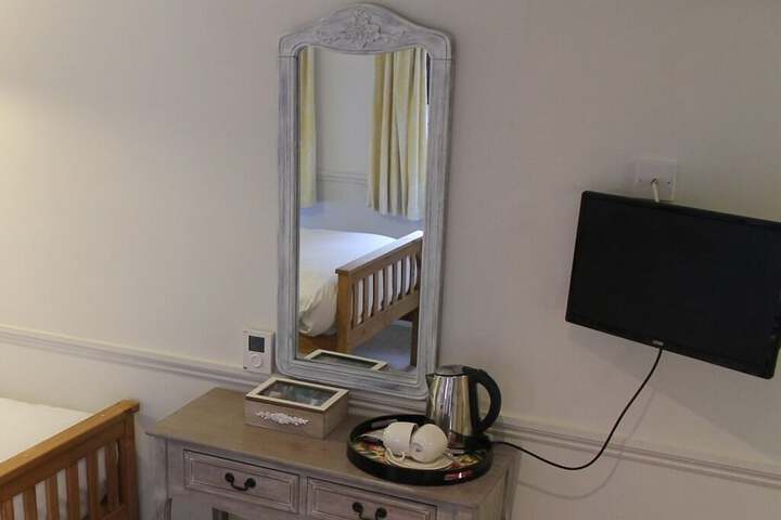 Room 8 of 32