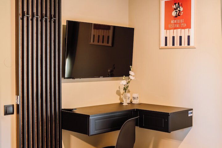 Room 4 of 37