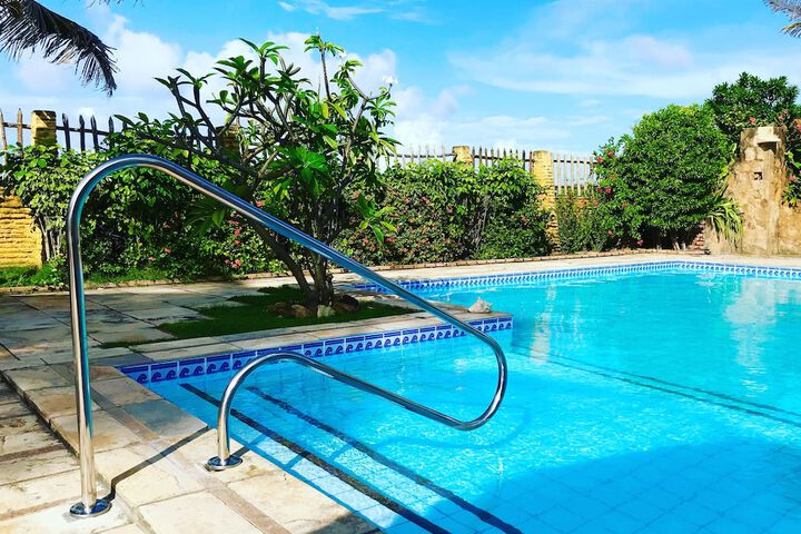 Hotel Pool