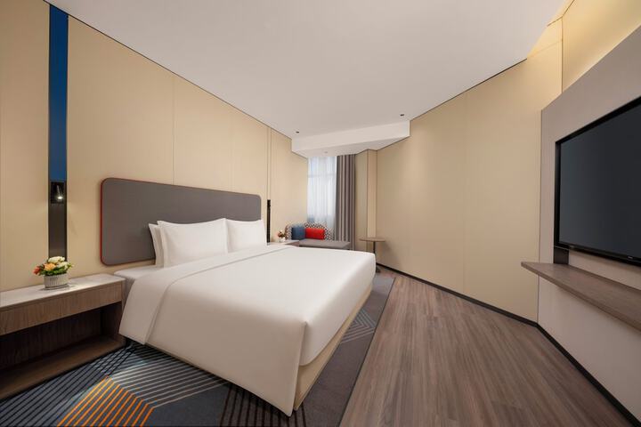 Room 5 of 43