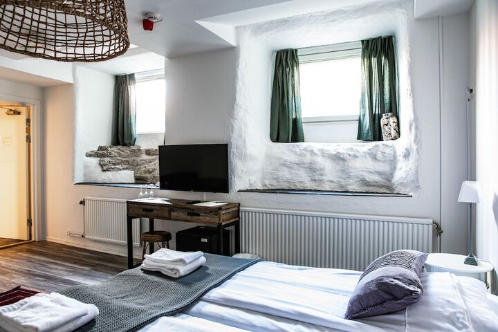 Room 5 of 49